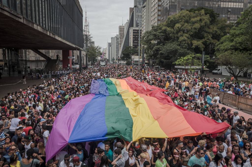Itamaraty faz cartilha para gays no exterior