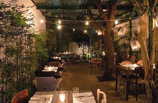 Casas com áreas ao ar livre ou com plantas para curtir a primavera