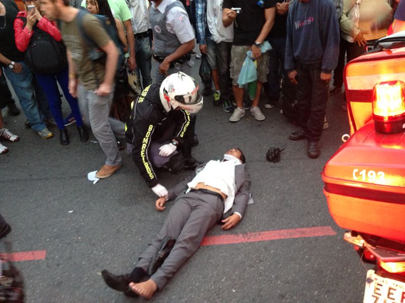 Homem atropelado pela Polícia é atendido Homem atropelado pela Polícia é atendido