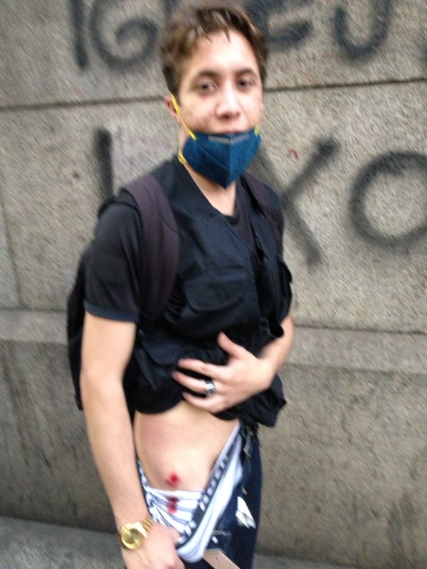 Willian Faria, de 21 anos, foi atropelado por um carro que tentava fugir da manifestação Willian Faria, de 21 anos, foi atropelado por um carro que tentava fugir da manifestação