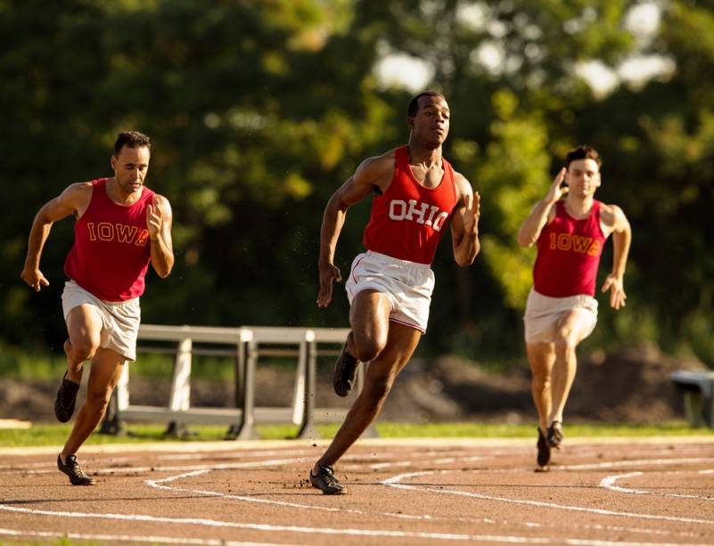 Raça: cinebiografia de Jesse Owens, atleta negro americano que ganhou quatro medalhas de ouro nas Olimpíadas de 1936