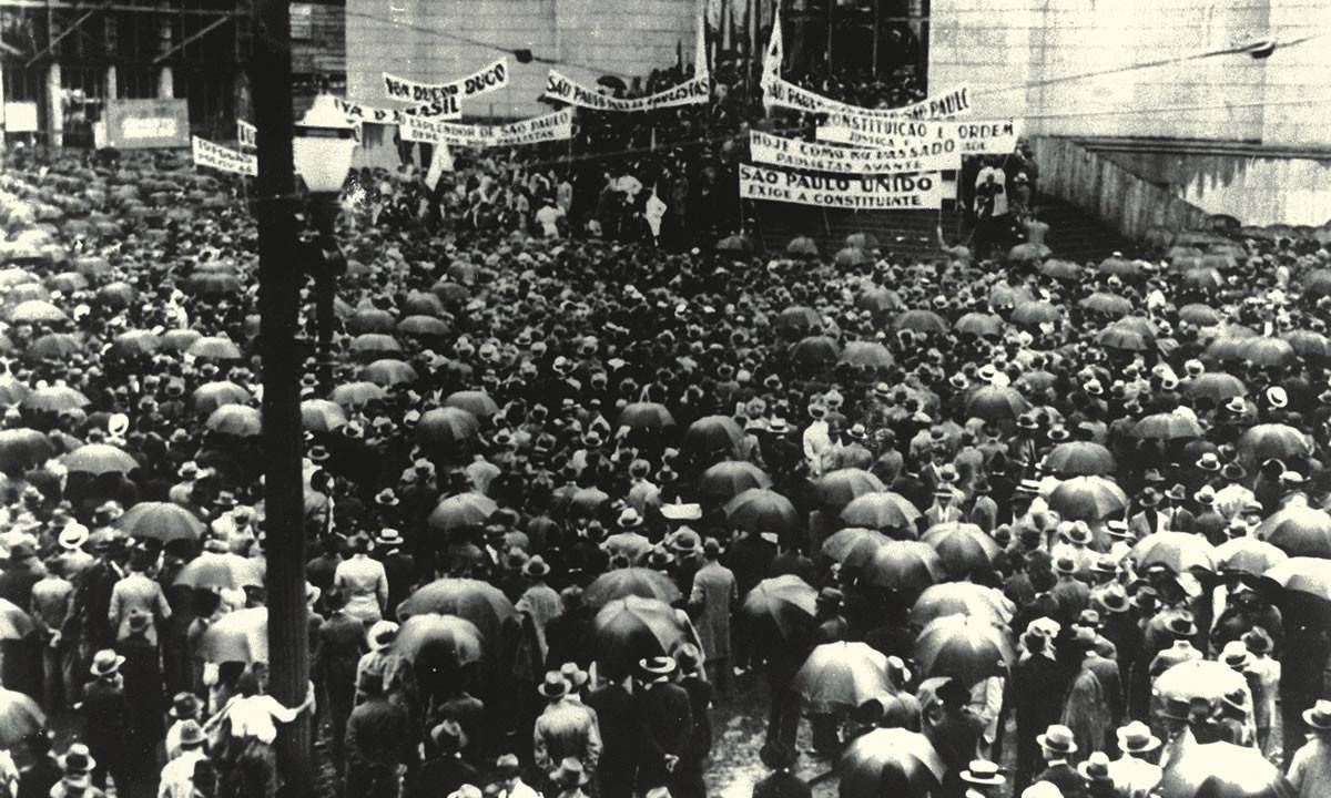 Capa 2276 - Comício na Praça da Sé