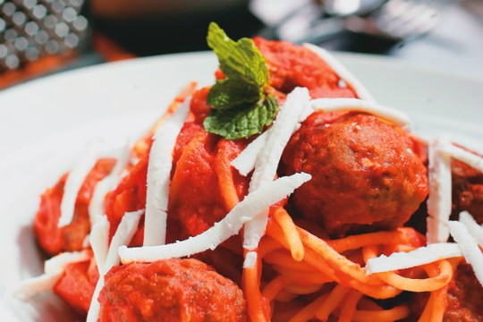 Spago acerta no ponto de massas e carnes