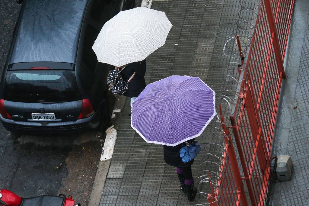Fim de semana terá tempo frio e chuvoso na capital