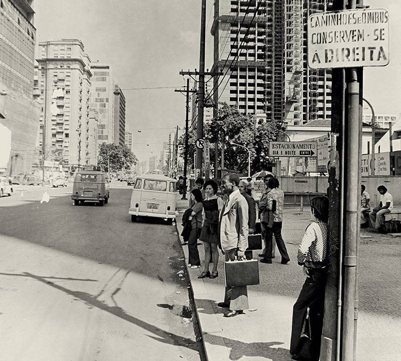 Avenida Paulista, nos anos 70: antes da reforma do escritório Cauduro Martino.