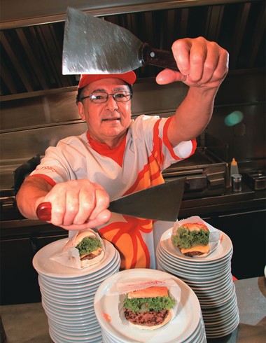 Chapeiros ganham projeção em lanchonetes da capital