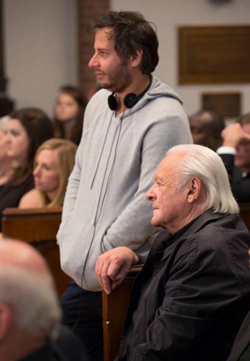 Afonso Poyart e Anthony Hopkins nas filmagens de 'Solace'