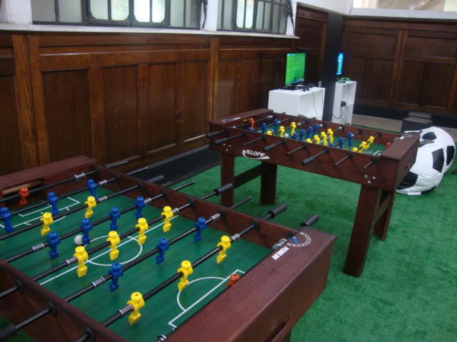 Público pode jogar pebolim e videogame gratuitamente em shopping