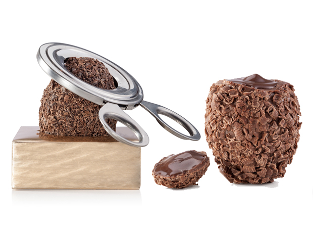 Ovos de Páscoa recheados para comer de colher