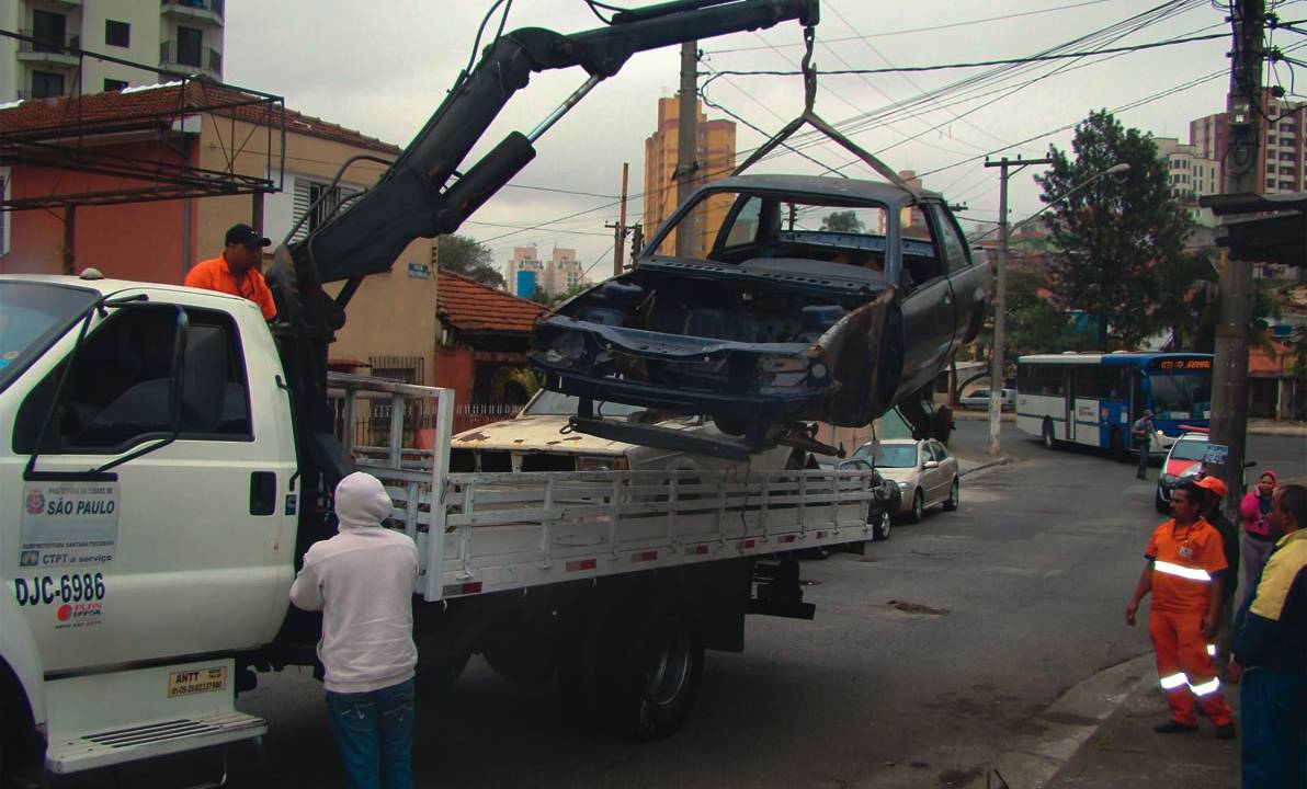 Carros abandonados 2261 - Remoção de carcaça