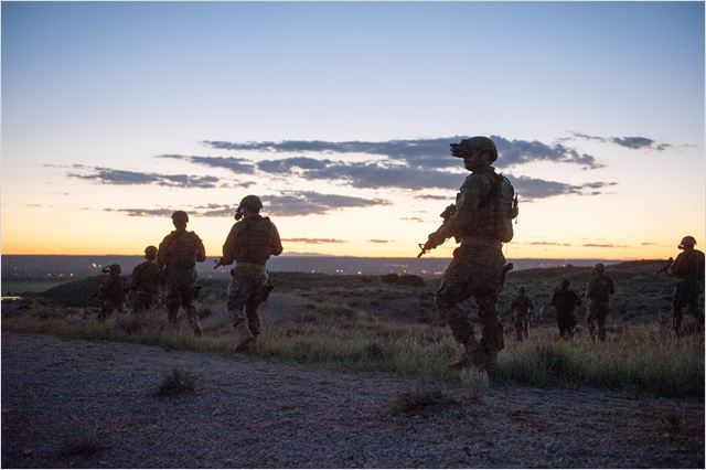 Sicario - Terra de Ninguém: a equipe do FBI que entra em confronto com o tráfico de drogas na fronteira do México