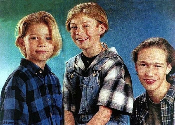 A foto não tem data, mas o rosto dos meninos entrega que essa imagem é anterior ao sucesso MMMBop