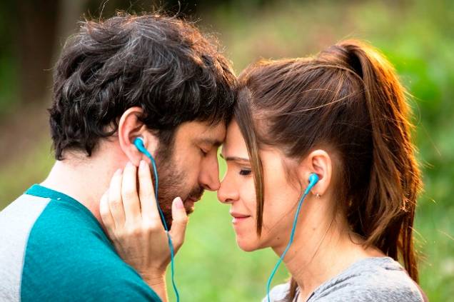 Um Namorado Para Minha Mulher: Chico (Caco Ciocler) e Nena (Ingrid Guimarães) Um Namorado Para Minha Mulher: Chico (Caco Ciocler) e Nena (Ingrid Guimarães)