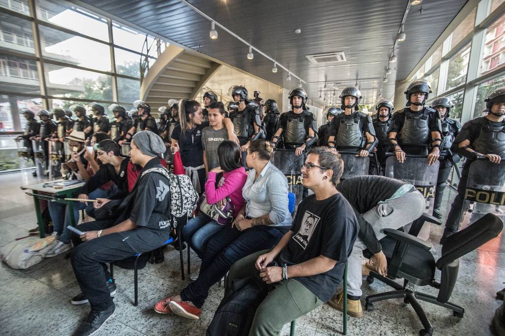 Governo quer usar armas no Centro Paula Souza e adia reintegração