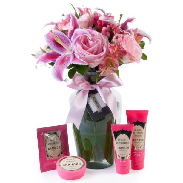 Kit da Granado e vaso com flores, R$ 233,00, da <a href="https://foundit.com.br" rel="Found It" target="_blank">Found It!</a>