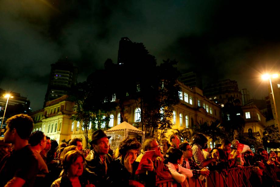 	O público do show de Stanley Jordan na praça da República