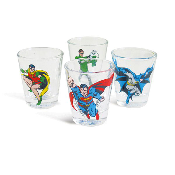 Conjunto com quatro copos para shots de super-herois, R$ 37,00, da <a href="https://www.designnmaniaa.com.br/siteNovo/" rel="Design Mania">Design Mania</a>