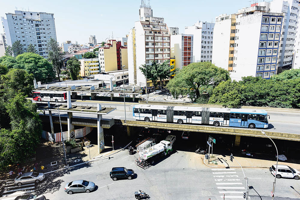 Praça 14 Bis metrô trânsito