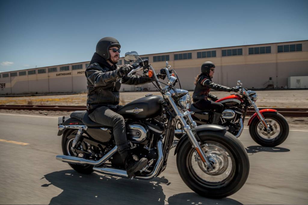 Desfile de motos estilosas e show de rock estão em evento no Anhembi
