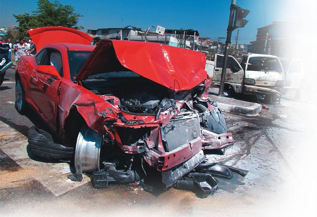 Capa 2241 - Trânsito - Acidente com Camaro