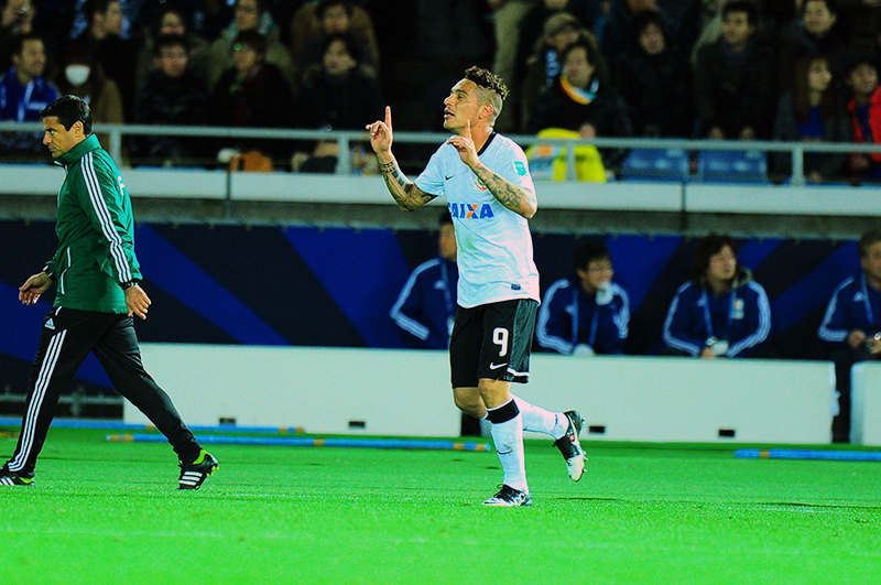 Guerrero comemora o gol que fez na final do Mundial Guerrero comemora o gol que fez na final do Mundial