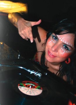 Dj Haru, que com sua dupla Ju Salty anima a festa mensal Chica Chica Bum