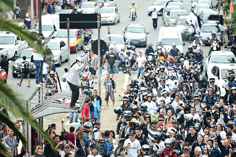 A festa terminou mais cedo, pois os jogadores estavam cansados da viagem A festa terminou mais cedo, pois os jogadores estavam cansados da viagem