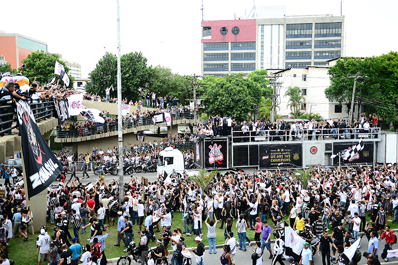 O time desembarcou na última terça (18) em São Paulo e foi recepcionado por uma multidão de torcedores O time desembarcou na última terça (18) em São Paulo e foi recepcionado por uma multidão de torcedores
