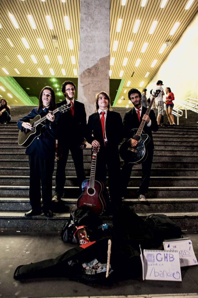 Avenida Paulista se transforma em calçada da fama