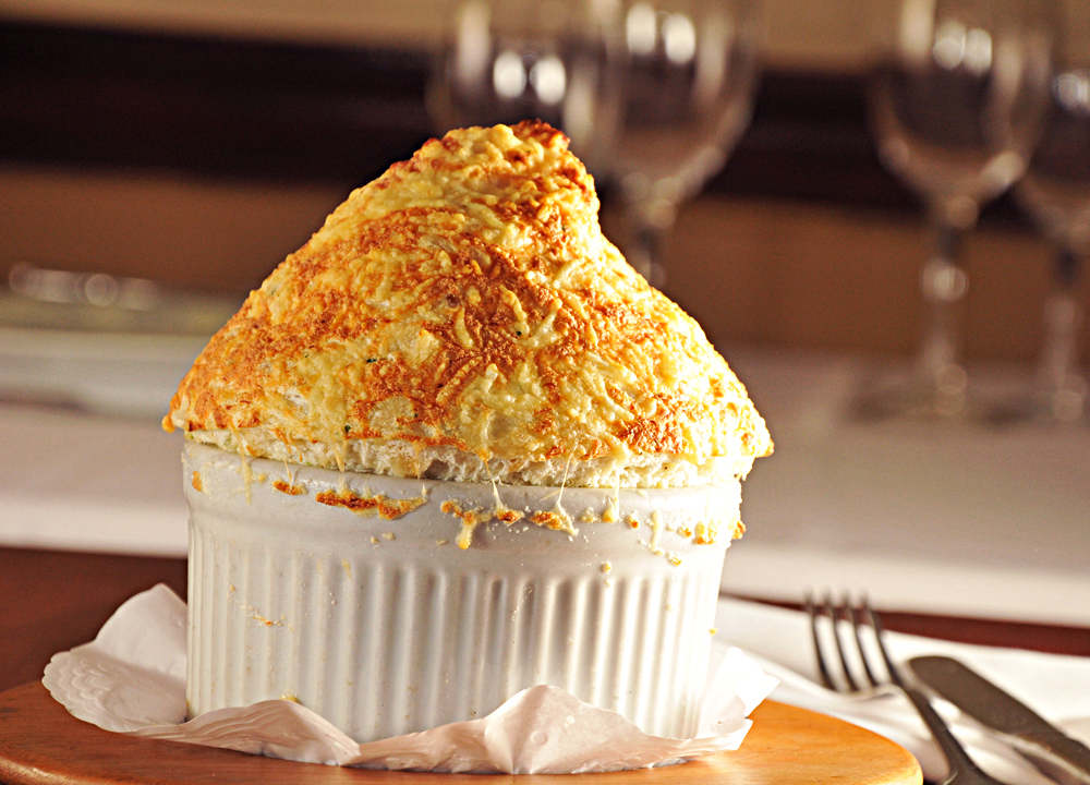 Suflês doces e salgados são boas opções para os dias frios