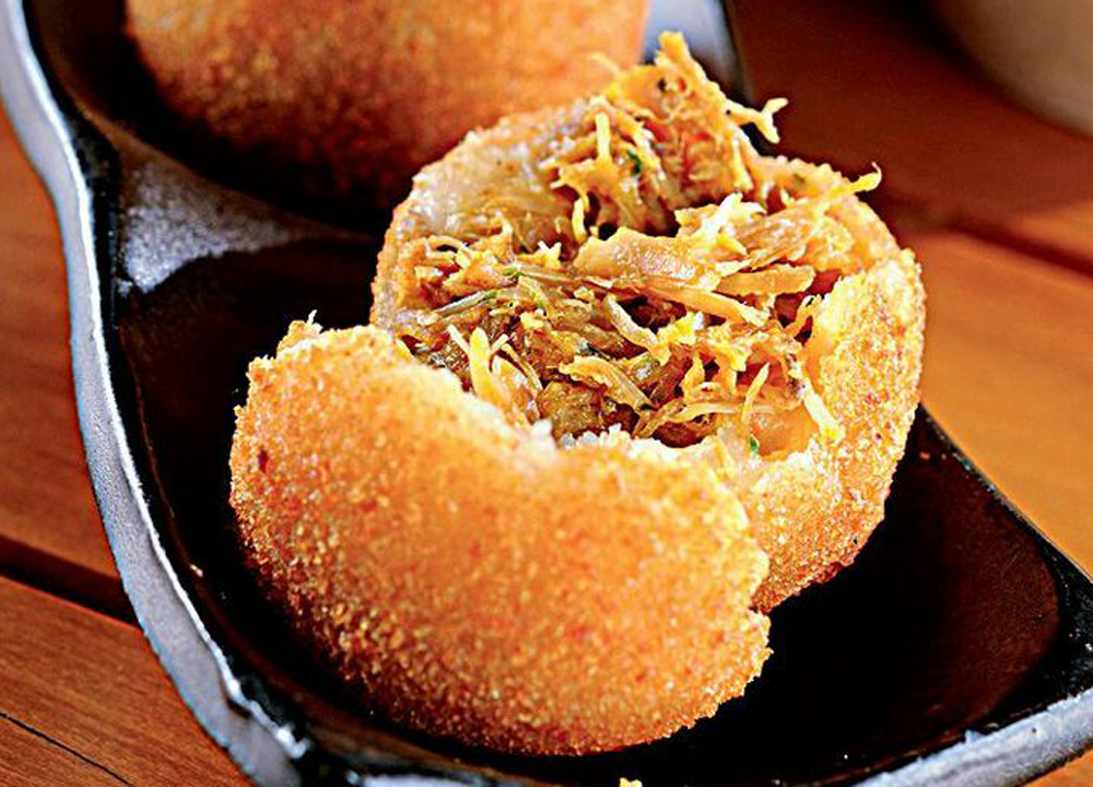Coxinha ganha versões bacanas em restaurantes