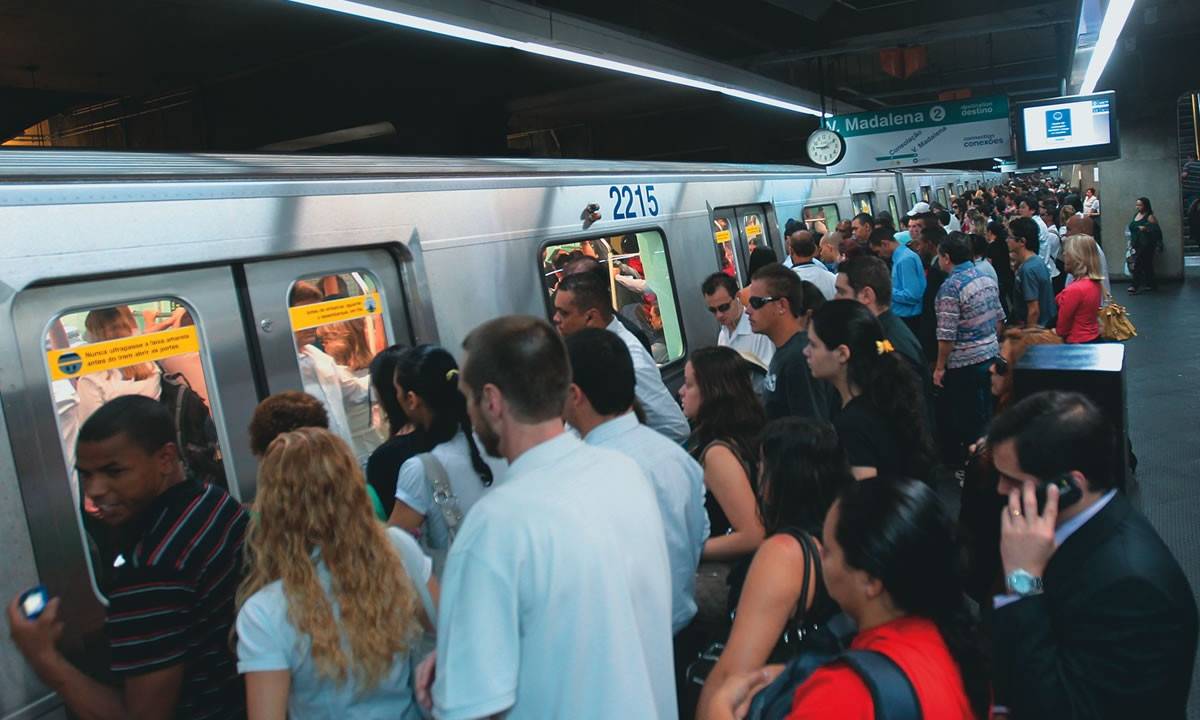 Vagão lotado Metrô - 2216