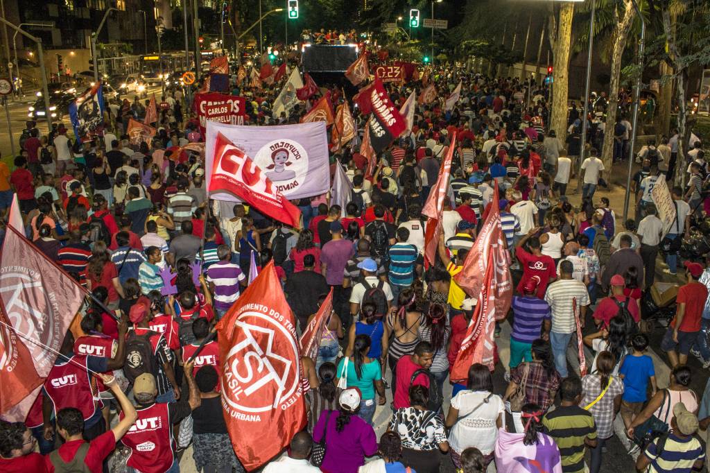 Ato contra impeachment reuniu 17 000 pessoas em São Paulo