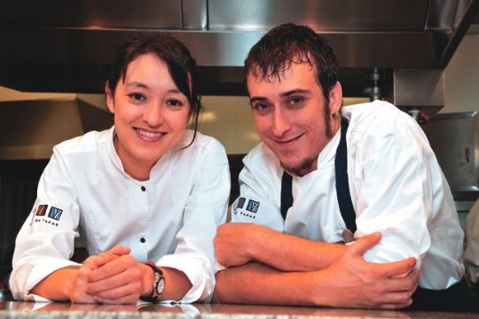 Casal de jovens chefs renova cardápio do moderno Clos de Tapas