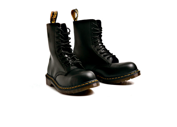 Lançada em 1960, é símbolo da cultura underground inglesa. R$ 597,00. Dr. Martens, à venda na Pretorian, Rua Oscar Freire, 228, Jardim Paulista, telefone 2344-2255, www.pretorian.com.br. Lançada em 1960, é símbolo da cultura underground inglesa. R$ 597,00. Dr. Martens, à venda na Pretorian, Rua Oscar Freire, 228, Jardim Paulista, telefone 2344-2255, www.pretorian.com.br.