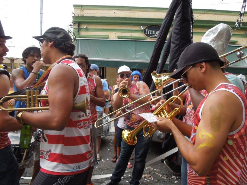 Música: marchinhas como "Mamãe eu quero" e "Me dá dinheiro" fazem parte do repertório