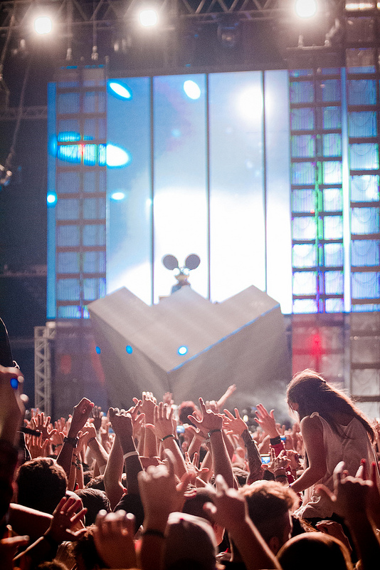 Deadmau5: capacetes de rato equipados com luzes LED Deadmau5: capacetes de rato equipados com luzes LED