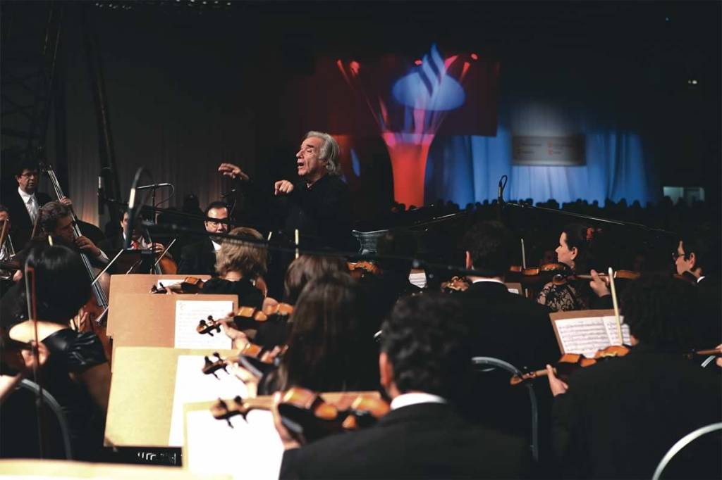 João Carlos Martins se consagra por meio do samba