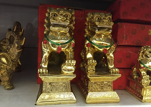Estatueta dupla de leão chinês (70 reais) Estatueta dupla de leão chinês (70 reais)