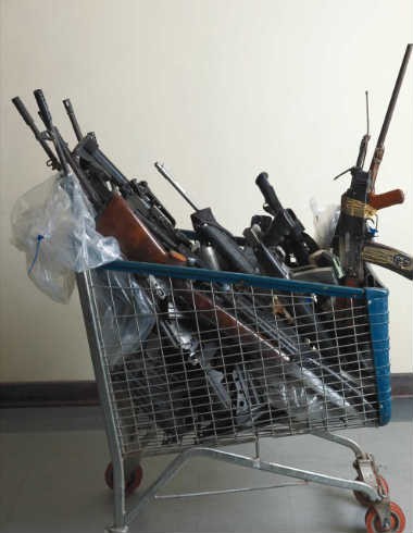 Bob Wolfenson, conhecido pelos ensaios de moda e nus, lança livro sobre apreensões