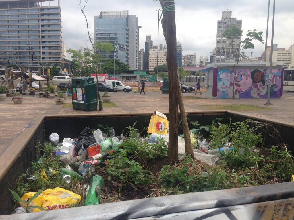 Ativistas marcam mutirão para reparar danos no Largo da Batata