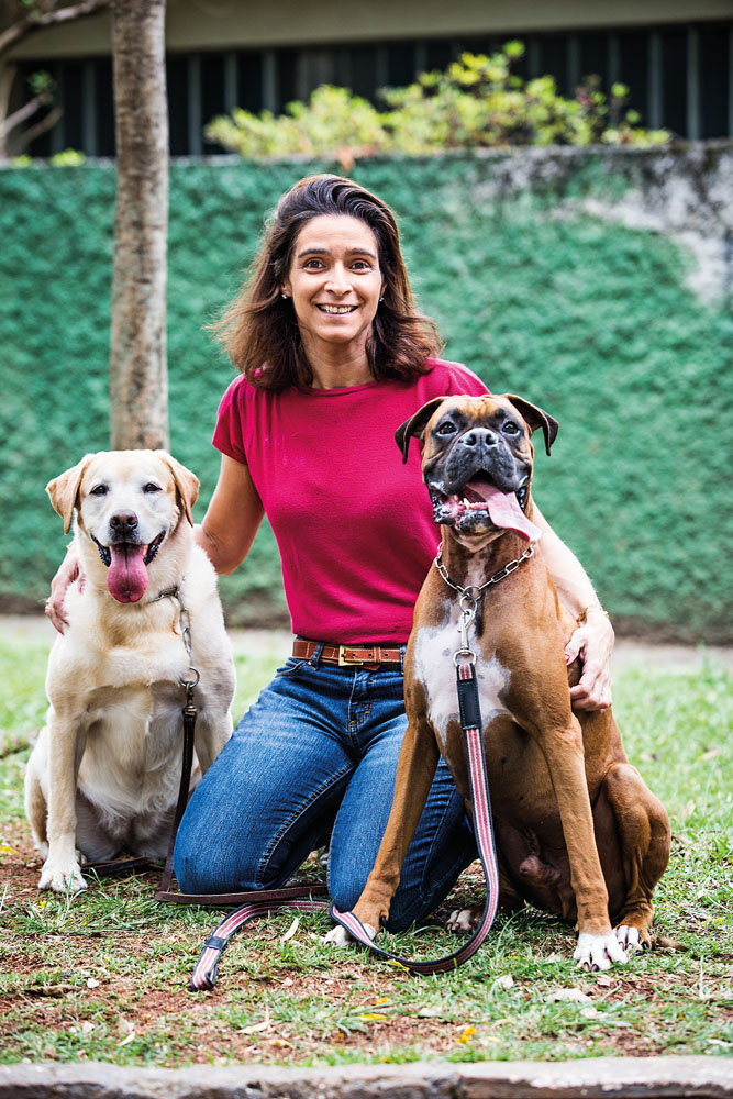 Ela é uma das pessoas que mais auxiliam o banco de sangue veterinário da USP