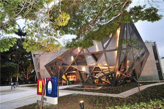 Mapa do luxo paulistano tem sonhos de consumo que vão de joias a iates