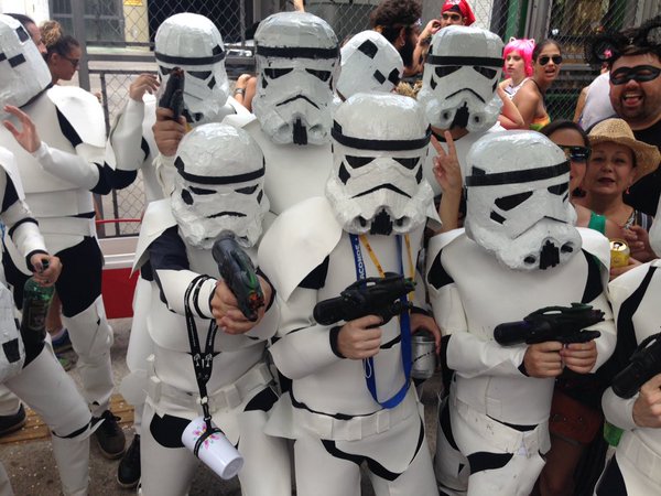 Até os stormtrooper de Star Wars foram curtir o bloco João Capota na Alves