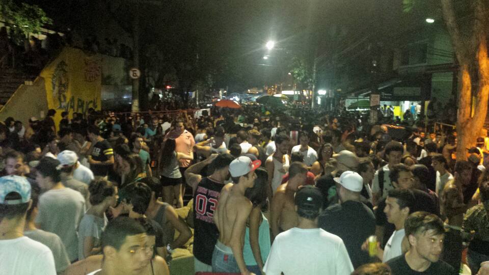 Rua da PUC tem cenário de caos após festa irregular