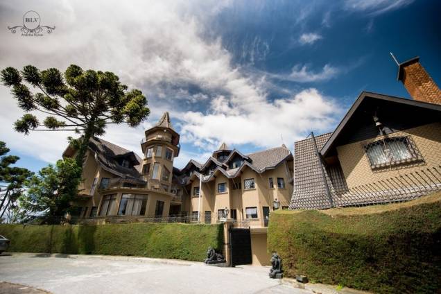Escola de Magia e Bruxaria em Campos do Jordão Escola de Magia e Bruxaria em Campos do Jordão