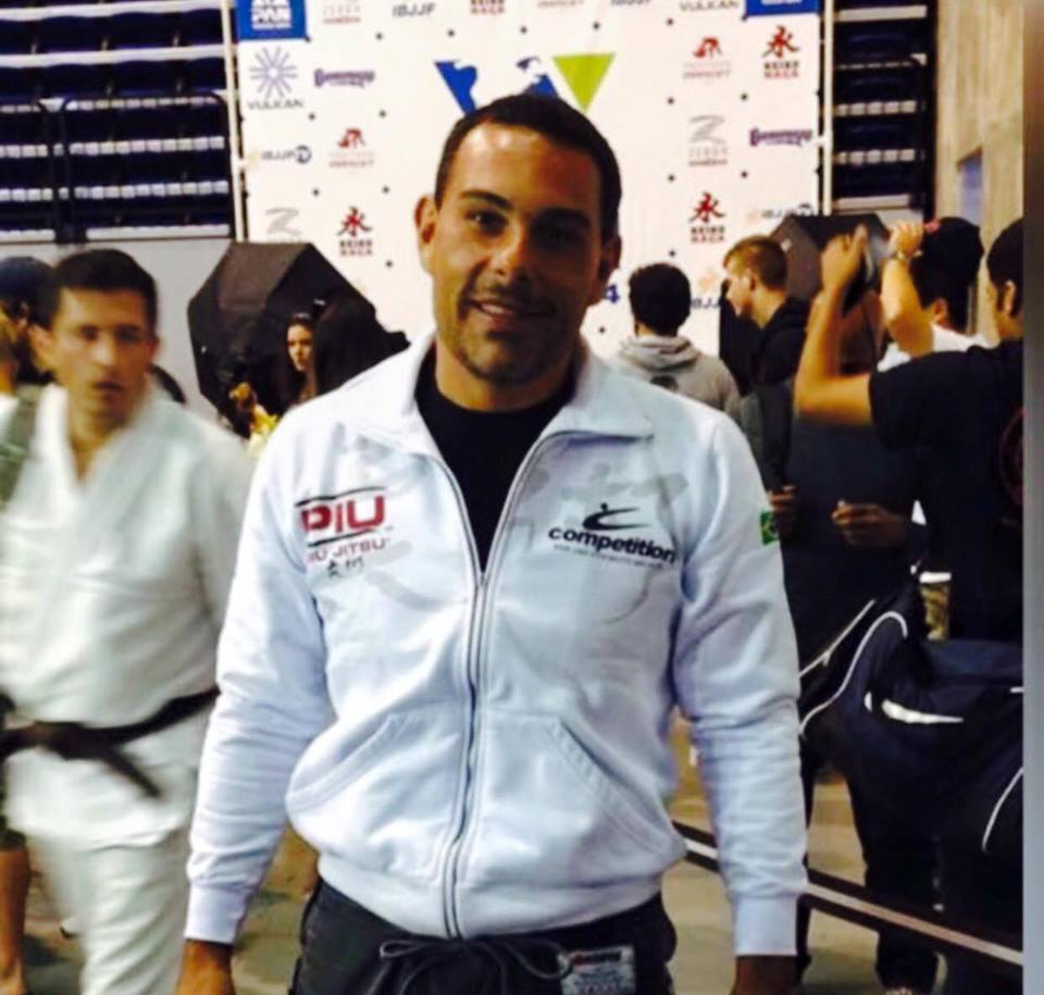 Ex-marido de Ana Maria Braga tem carro baleado em tentativa de assalto