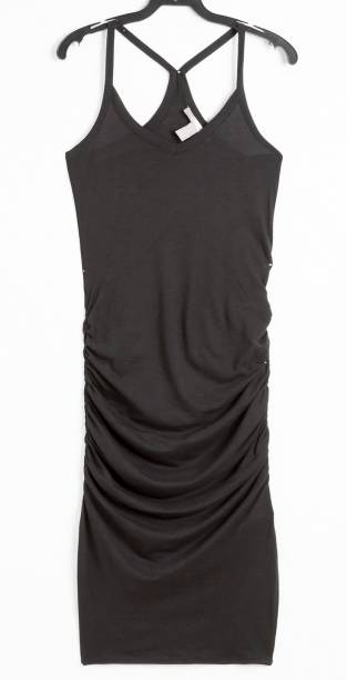 	Vestido justo de alça. R$ 50,90.