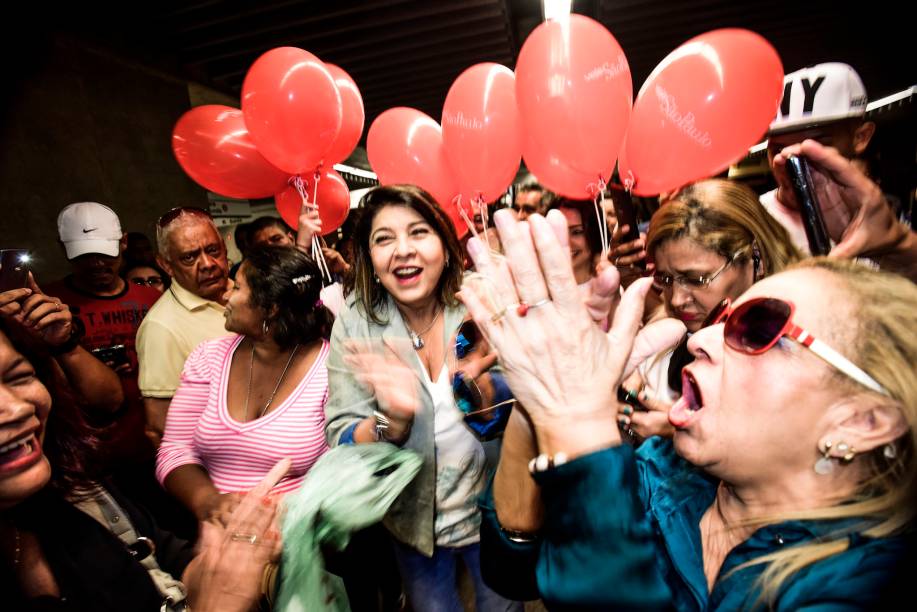 Diva do sertanejo, Roberta Miranda esbanjou simpatia na estação República