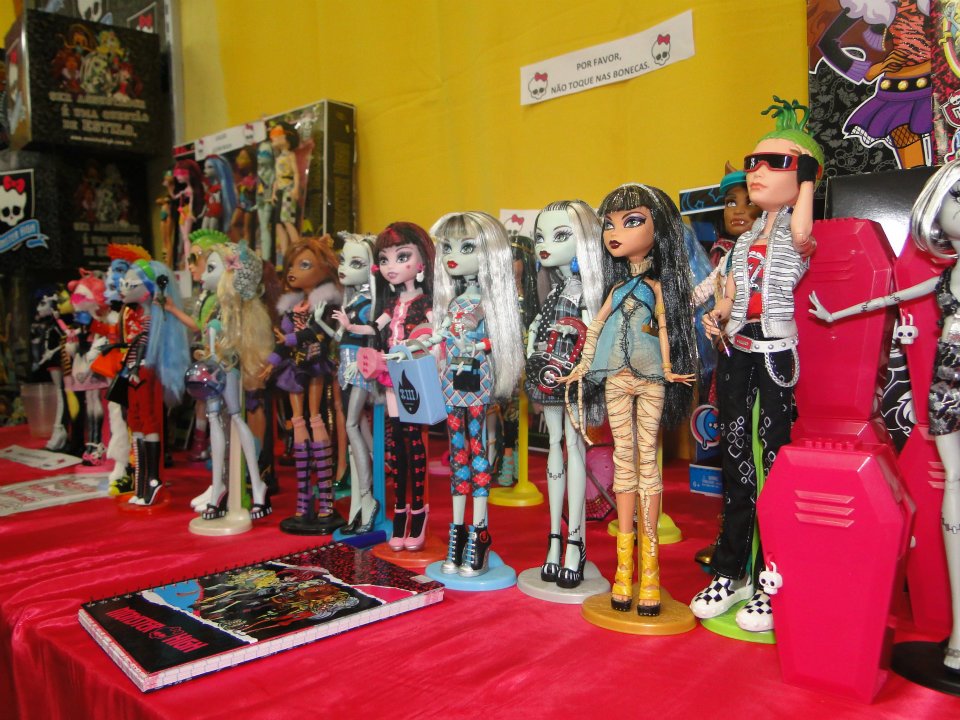 Encontro reúne colecionadores de bonecos Monster High